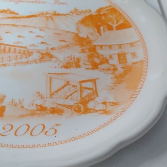 Vintage 2005 Diarylea Cooperative Inc White and Orange Countryside Dinner Plate - Picture 3 of 6